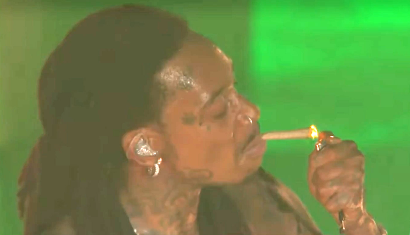 Wiz khalifa arrested after smoking cannabis in Romania